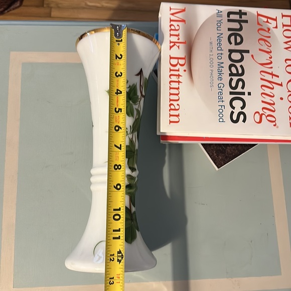 Consolidated Glass Co. Tall Hand painted Milk Glass Vase W/ Ivy - Picture 7 of 8